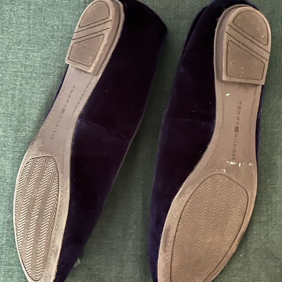 Tommy Hilfiger Navy Velvet Slipper Flats with Tassels - Picture 2 of 3